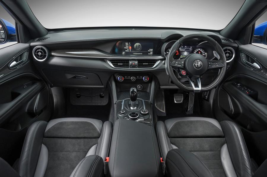 Торпедо Alfa Romeo Stelvio Quadrifoglio (949) 2019 года  (ZA) (фото 14 из 42)
